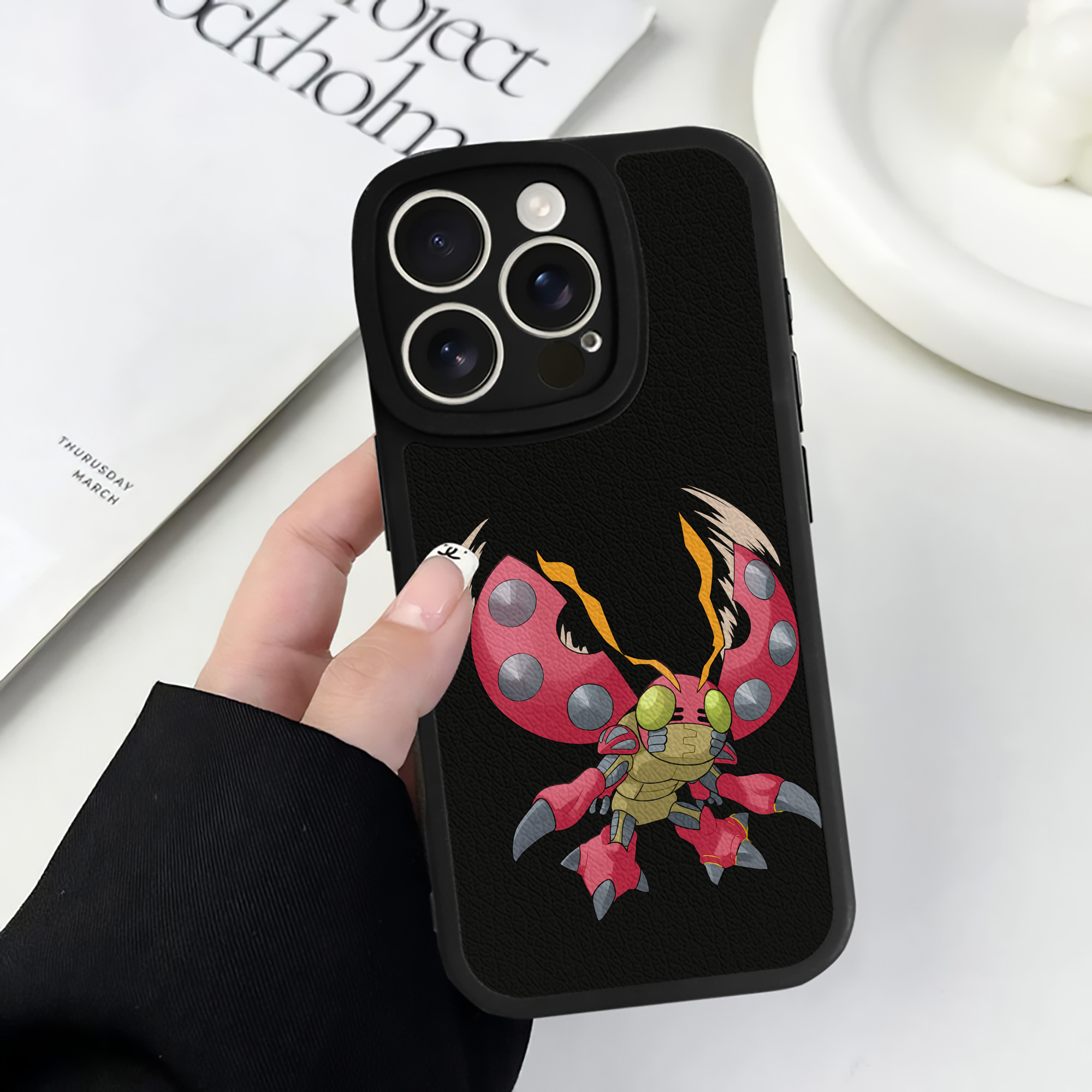 （画像用） Digimon デジタルモンスター/デジモン 【iPhone 16シリーズ対応】シリコンスマホケース（レザー調） 材質：シリコン